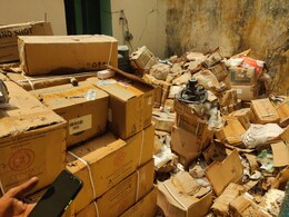 Gariaband: खुले में फेंकी लाखों रुपयों की दवाइयां, जांच में अस्पताल की लापरवाही उजागर, अब CMHO ने दी सफाई