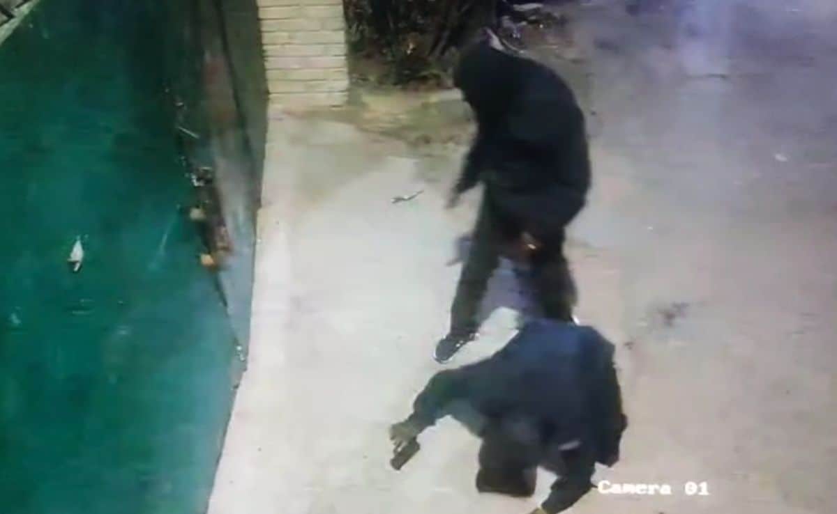 Imphal Guwahati New Delhi Двама души в маски изстреляха изстрели в сиропиталище