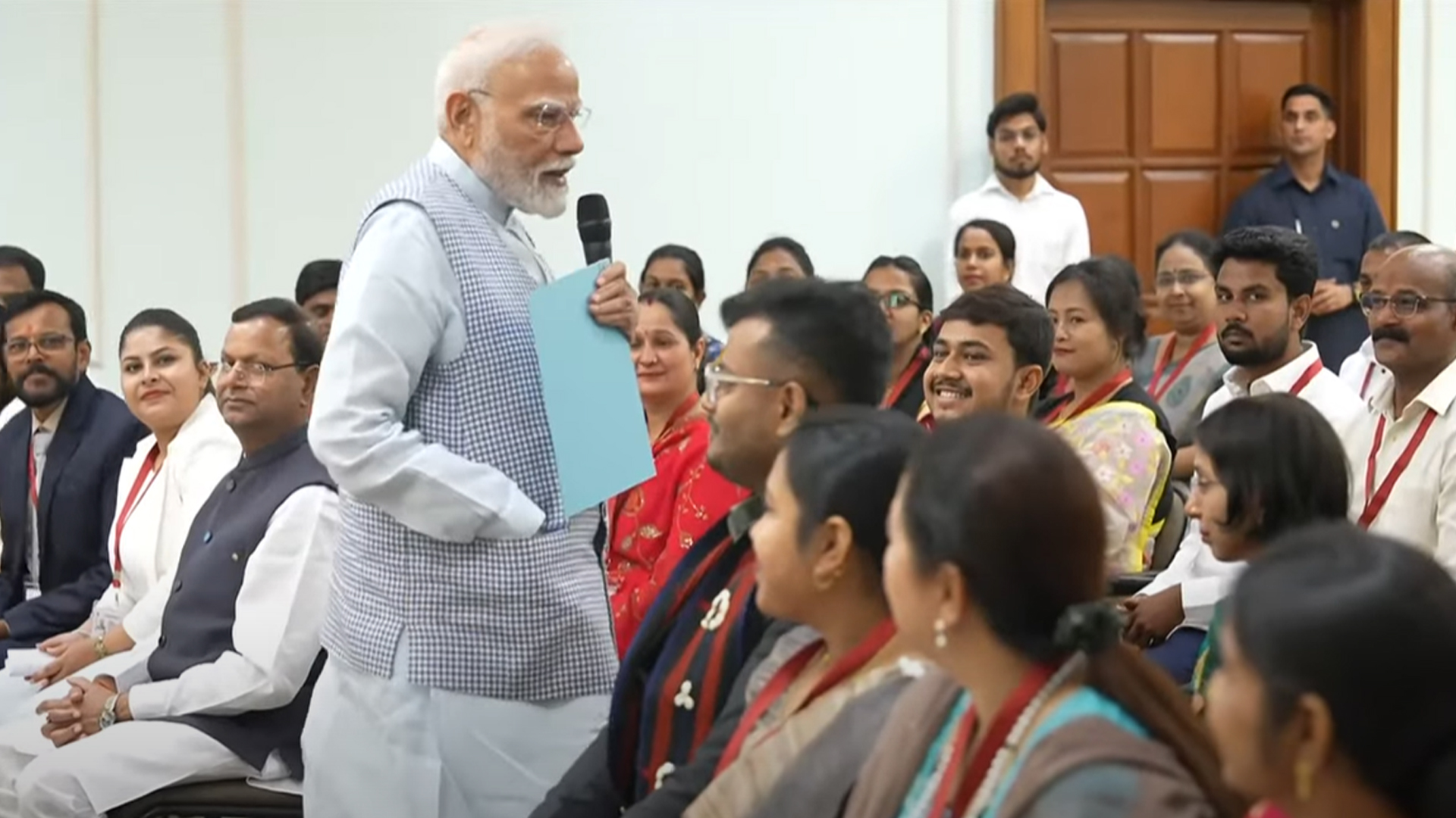 PM Modi Interacts With MUDRA Yojana Beneficiaries