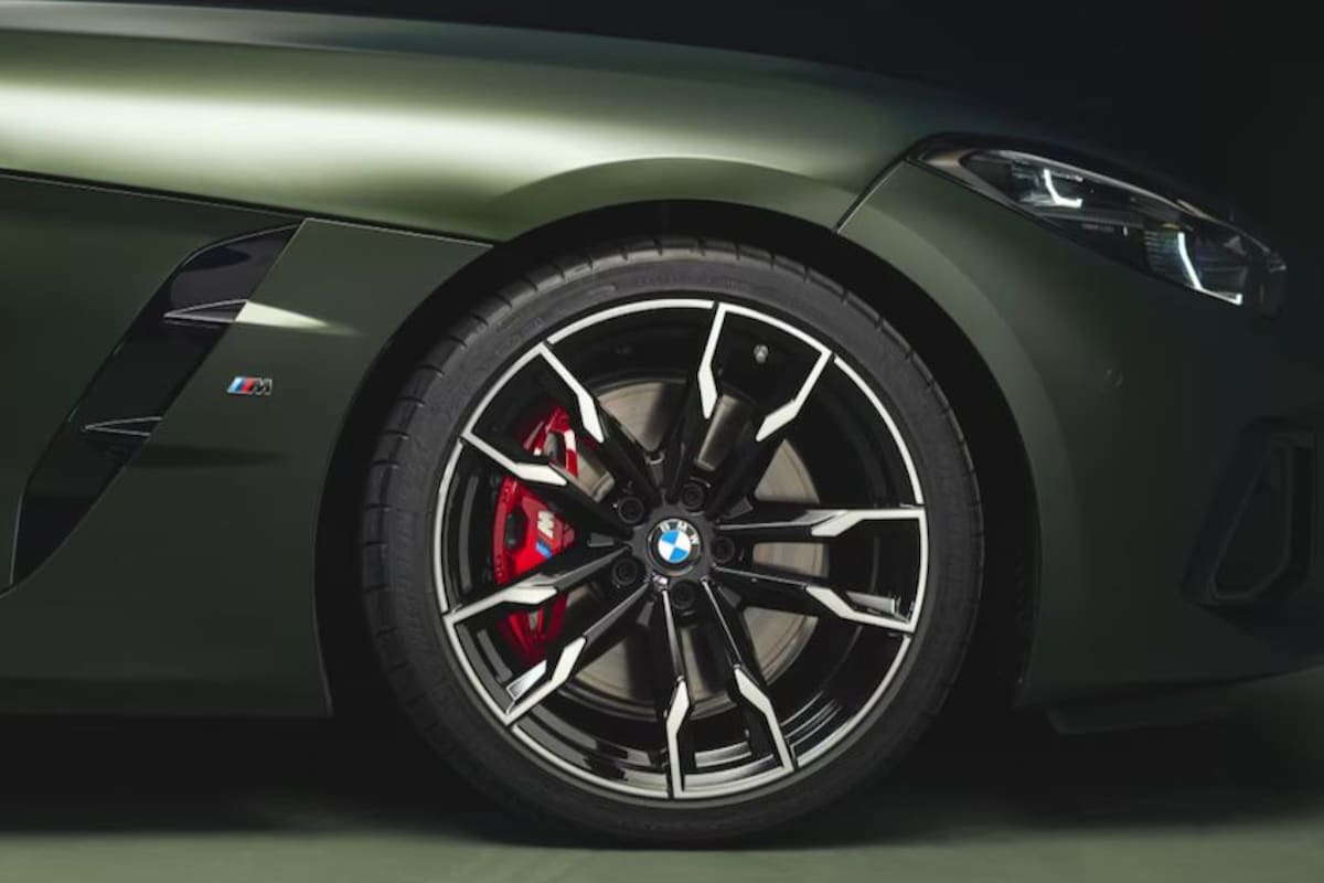 The BMW Z4 M40i gets a staggered wheel setup The BMW Z4 M40i gets a staggered wheel setup