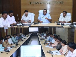 CG News: छत्तीसगढ़ के एक जिले से मिली 1.45 लाख शिकायतें, कलेक्टर ने CMO को किया सस्पेंड व 15 अफसरों को भेजा नोटिस CG News: छत्तीसगढ़ के एक जिले से मिली 1.45 लाख शिकायतें, कलेक्टर ने CMO को किया सस्पेंड व 15 अफसरों को भेजा नोटिस