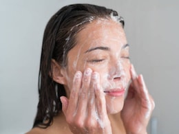 क्या चेहरे पर साबुन लगानी चाहिए? स्किन की डॉक्टर से जानें साबुन से मुंह धोने पर क्या होता है क्या चेहरे पर साबुन लगानी चाहिए? स्किन की डॉक्टर से जानें साबुन से मुंह धोने पर क्या होता है