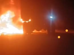 Maihar News: सड़क हादसे के बाद ग्रामीणों का फूटा गुस्सा, हाइवा को किया आग के हवाले... जानें-पूरा मामला  Maihar News: सड़क हादसे के बाद ग्रामीणों का फूटा गुस्सा, हाइवा को किया आग के हवाले... जानें-पूरा मामला