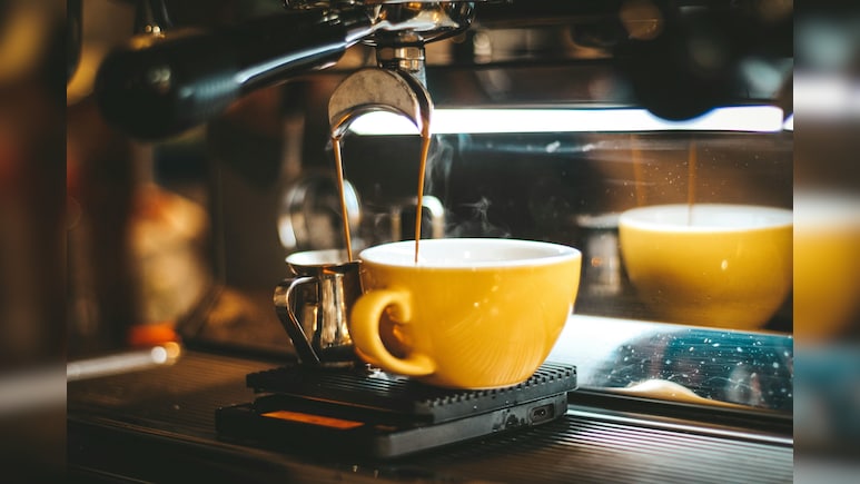 दुनिया की सबसे महंगी कॉफी, जहां से निकलती है, अगर नाम सुन लिया तो तुरंत थूक देंगे