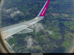 Flight Delayed Over An Hour After Crew Wrongly Accuses Passengers Of Stealing Phone Flight Delayed Over An Hour After Crew Wrongly Accuses Passengers Of Stealing Phone