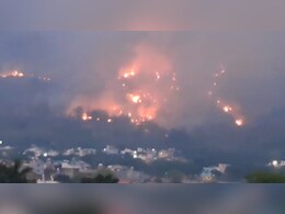 कोटद्वार के जंगलों में किसने लगाई आग, प्रशासन की जांच के बीच आग बुझाने की कोशिश तेज कोटद्वार के जंगलों में किसने लगाई आग, प्रशासन की जांच के बीच आग बुझाने की कोशिश तेज