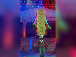 Eggs Viral Video: एक व्यक्ति ने 735 अंडे वाली टोपी पहनकर बनाया विश्व रिकॉर्ड, यहां देखें पोस्ट Eggs Viral Video: एक व्यक्ति ने 735 अंडे वाली टोपी पहनकर बनाया विश्व रिकॉर्ड, यहां देखें पोस्ट
