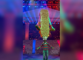 Watch: Man Carries 735 Eggs In A Single Hat, Sets World Record Watch: Man Carries 735 Eggs In A Single Hat, Sets World Record