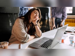 Office में लंच के बाद तेज नींद आती है? डॉक्टर ने बताया दिमाग को तुरंत एक्टिव करने का आसान तरीका Office में लंच के बाद तेज नींद आती है? डॉक्टर ने बताया दिमाग को तुरंत एक्टिव करने का आसान तरीका