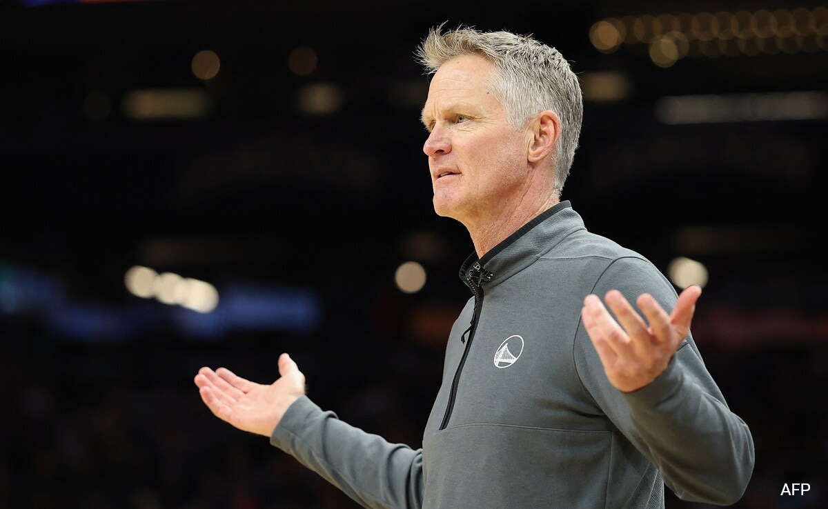 Сан Франциско Golden State Warriors head coach Steve Kerr rallied