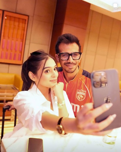 RJ Mahvash Copies Chahal's Instagram Caption, Act Sets Internet Abuzz