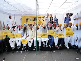 AAP Protests Against Congress' Partap Singh Bajwa Over Bomb Remark AAP Protests Against Congress' Partap Singh Bajwa Over Bomb Remark