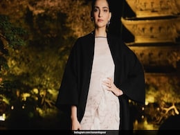Sonam Kapoor Takes Kyoto By A Sartorial Storm In A Head-To-Toe Dior Look Sonam Kapoor Takes Kyoto By A Sartorial Storm In A Head-To-Toe Dior Look