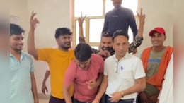 Rajasthan: नर्सिंग ऑफिसर ने अस्पताल में ही मनाया जन्मदिन, केक काटा, दोस्तों के साथ पार्टी की