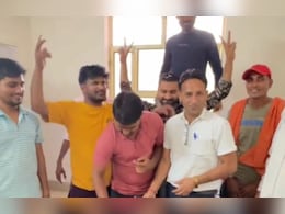 Rajasthan: नर्सिंग ऑफिसर ने अस्पताल में ही मनाया जन्मदिन, केक काटा, दोस्तों के साथ पार्टी की Rajasthan: नर्सिंग ऑफिसर ने अस्पताल में ही मनाया जन्मदिन, केक काटा, दोस्तों के साथ पार्टी की