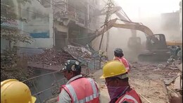 इंदौर में नगर निगम की बड़ी कार्रवाई, 18 मीटर चौड़ी सड़क बनाने के लिए ढहाए 2 दर्जन अवैध निर्माण