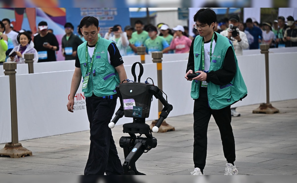 Robot running in marathon