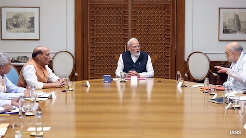 साढ़े चार घंटे चली मंत्रिपरिषद की मैराथन बैठक खत्म, PM मोदी का निर्देश- 2047 को ध्यान में रखकर करें काम