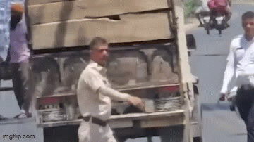 Rajasthan Viral Video: खुलेआम रिश्वत ले रहे थे 3 पुलिसकर्मी, SP के पास पहुंचा वीडियो, मिनटों में हो गया एक्शन
