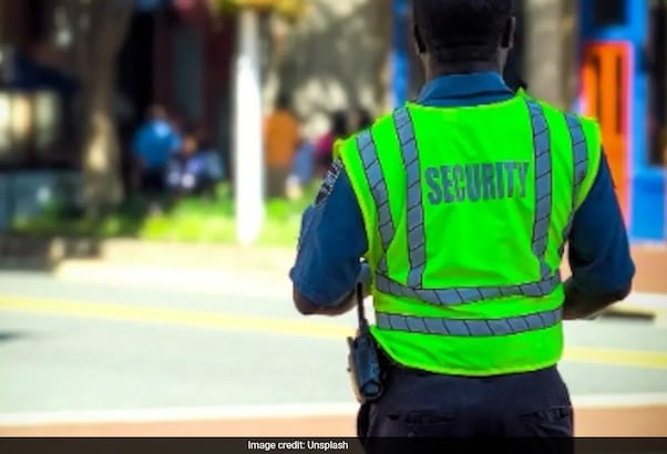 प्राइवेट सिक्&zwj;योरिटी गार्ड की नौकरी कैसे मिलती है, कितनी होती है सैलरी