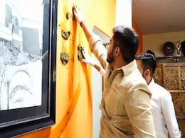 नहीं थम रहा गोबर लेप विवाद, अब कॉलेज प्राचार्य के दफ्तर को डीयू छात्रसंघ अध्यक्ष ने लीपा नहीं थम रहा गोबर लेप विवाद, अब कॉलेज प्राचार्य के दफ्तर को डीयू छात्रसंघ अध्यक्ष ने लीपा