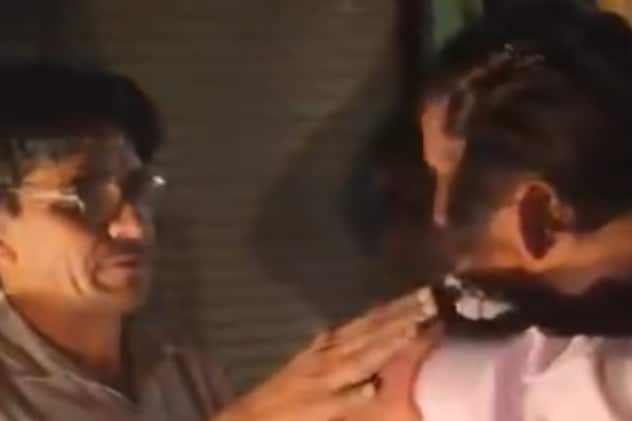 कंडक्टर नेमीचंद ने लड़की के घर फोन कर उन्हें बुलाया कंडक्टर नेमीचंद ने लड़की के घर फोन कर उन्हें बुलाया