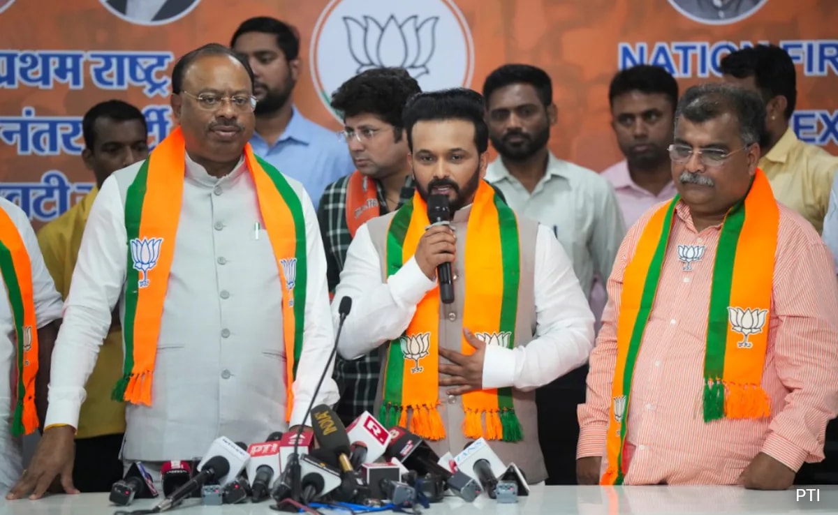 Мумбай Преди предстоящите избори за граждански орган бившият индийски крикет