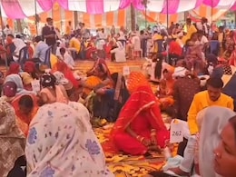 CM Kanyadan Yojana: कन्यादान योजना के तहत 271 वर-वधुओं के साथ मंडला की महिला पार्षद ने भी लिए सात फेरे, समाज को दिया संदेश CM Kanyadan Yojana: कन्यादान योजना के तहत 271 वर-वधुओं के साथ मंडला की महिला पार्षद ने भी लिए सात फेरे, समाज को दिया संदेश