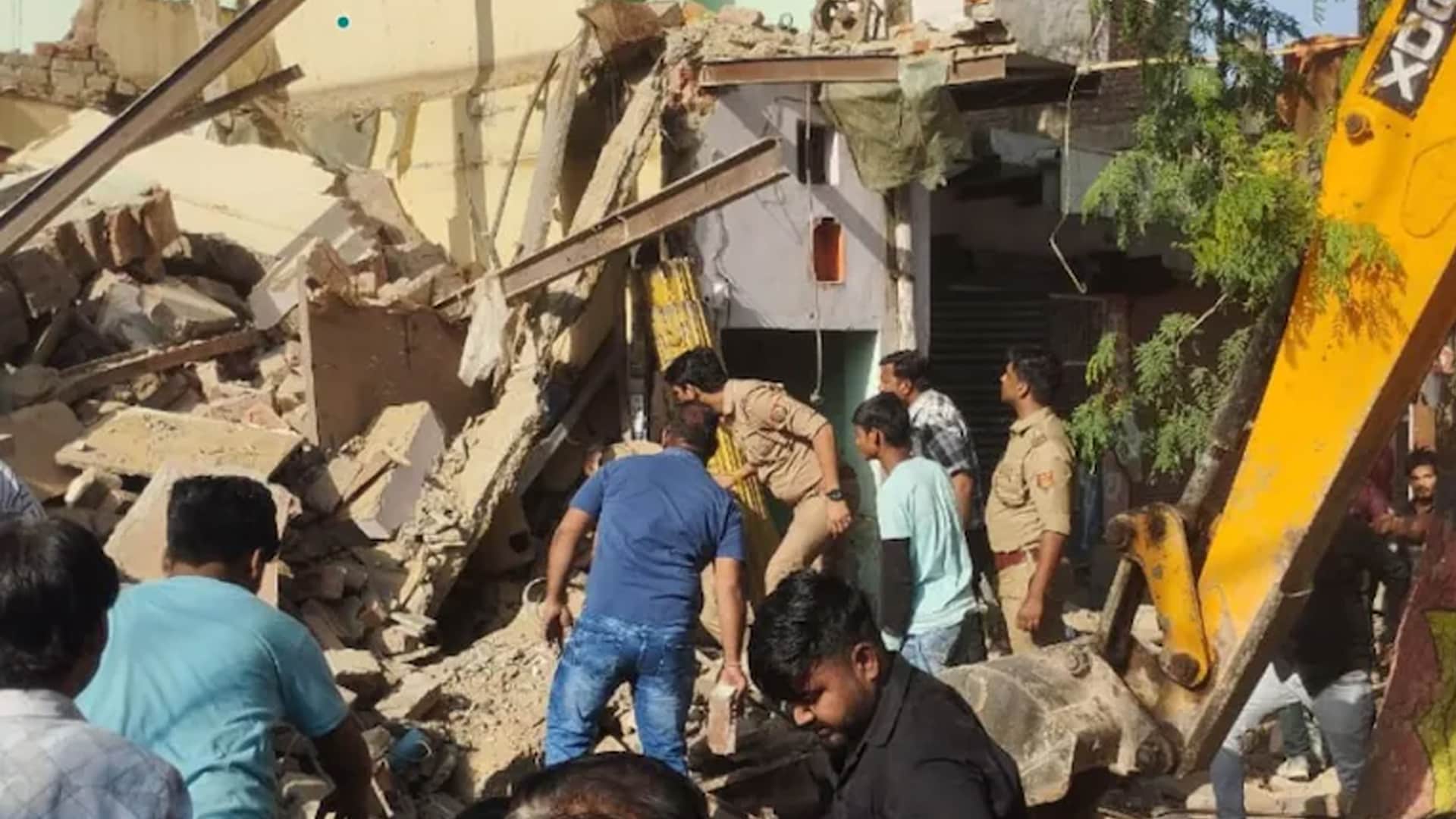 2 Feared Trapped, 5 Rescued As 4 Shops Collapse In Agra