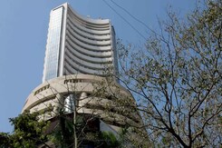 Sensex Rises 1,000 Points After Crash, Analysts Say Panic Selling Settled Sensex Rises 1,000 Points After Crash, Analysts Say Panic Selling Settled