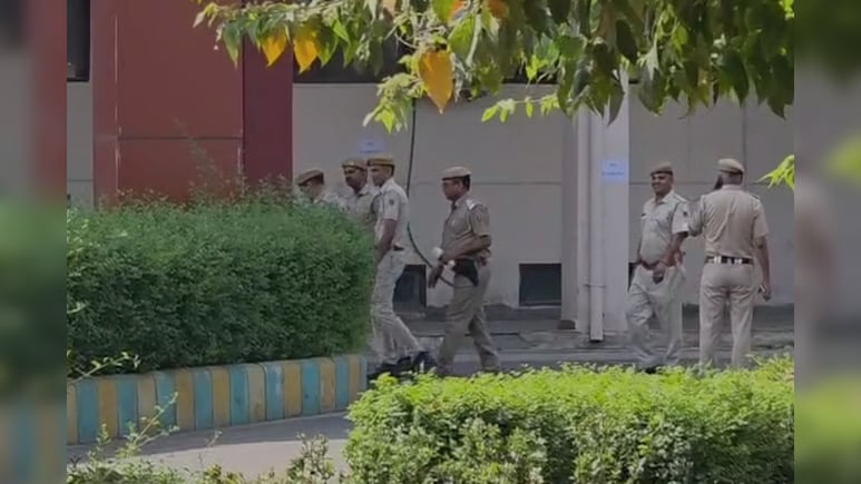 Rajasthan: अलवर म‍िनी सच‍िवालय को बम से उड़ाने की धमकी, खाली कराया भवन