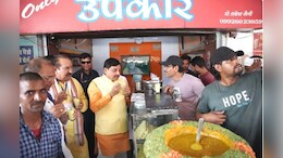 सीएम डॉ. यादव की जैसे ही पड़ी लस्सी की दुकान पर नजर, तो रुकवाया काफिला, और दुकान के सामने खड़े होकर चखा स्वाद