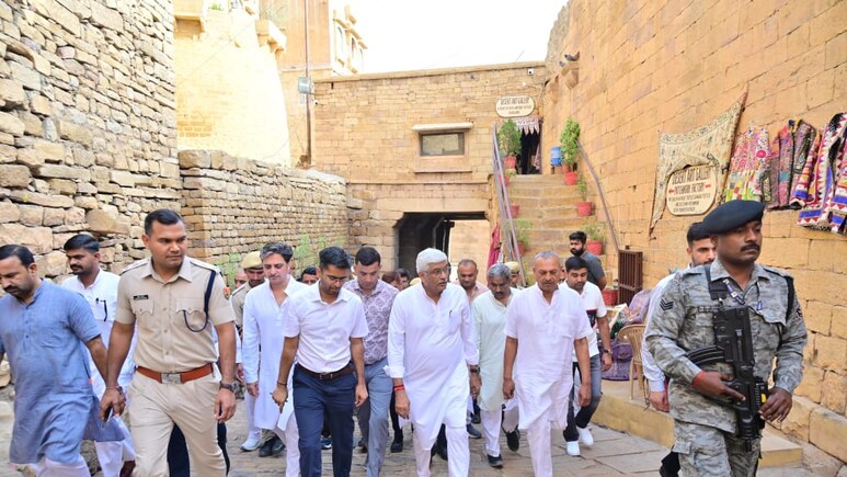 केंद्रीय मंत्री शेखावत ने किया सोनार दुर्ग का दौरा, संरक्षण और विकास पर जताई गंभीर चिंता; अधिकारियों को दिए निर्देश