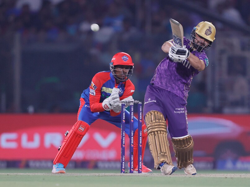 Jogador Rinku Singh em ação durante o IPL 2025 entre Delhi Capitals e Kolkata Knight Riders.