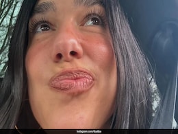 Bookmark Dua Lipa's Blushed Spring Glam For A Perfect Petal-Core Makeup Bookmark Dua Lipa's Blushed Spring Glam For A Perfect Petal-Core Makeup