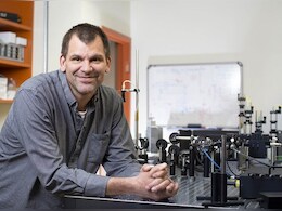 Olo: वैज्ञानिकों ने खोजा ऐसा नया रंग जो हम आपको नहीं दिखा सकते, आंखों में लेजर मारने पर आएगा नजर.. 