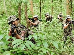Karregutta Naxalites Encounter: कर्रेगुट्टा की पहाड़ी पर चल रही है भीषण मुठभेड़, अब तक पांच नक्सली ढेर Karregutta Naxalites Encounter: कर्रेगुट्टा की पहाड़ी पर चल रही है भीषण मुठभेड़, अब तक पांच नक्सली ढेर