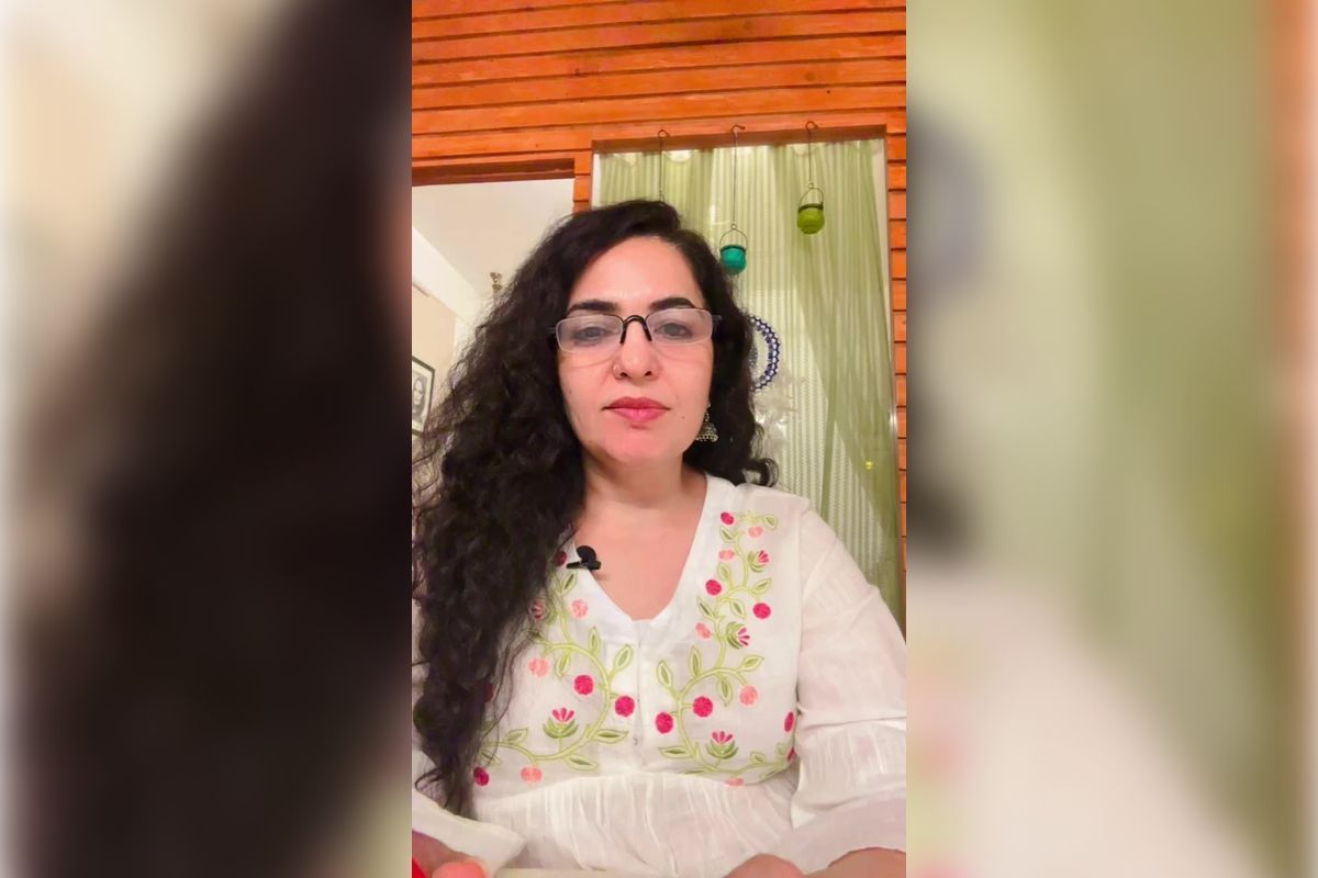 Geeta Sharma's Secret to Attracting Abundance: Mirror Technique