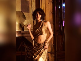 Jacqueline Fernandez Serves Retro Glam In Short Hair And Dazzling Gold Outfit Jacqueline Fernandez Serves Retro Glam In Short Hair And Dazzling Gold Outfit