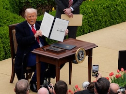 Global Stocks Plunge As Trump Tariffs Fan Trade War Global Stocks Plunge As Trump Tariffs Fan Trade War