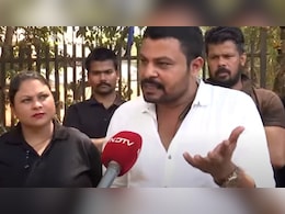 मुंबई : फेरीवालों से परेशान सोसायटी वालों ने तैनात किए बाउंसर्स, BMC पर खड़े किए सवाल मुंबई : फेरीवालों से परेशान सोसायटी वालों ने तैनात किए बाउंसर्स, BMC पर खड़े किए सवाल