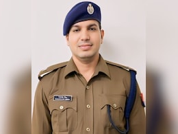 वाराणसी गैंगरेप केस: PM मोदी की सख्ती के बाद बड़े पुलिस अफसर पर गिरी गाज, DCP ऑफिस से हटाए गए वाराणसी गैंगरेप केस: PM मोदी की सख्ती के बाद बड़े पुलिस अफसर पर गिरी गाज, DCP ऑफिस से हटाए गए