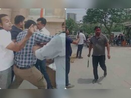 ग्रेटर नोएडा : सोसाइटी में एंट्री को लेकर बवाल, रेजिडेंट और गार्डों के बीच जमकर चले लाठी-डंडे ग्रेटर नोएडा : सोसाइटी में एंट्री को लेकर बवाल, रेजिडेंट और गार्डों के बीच जमकर चले लाठी-डंडे