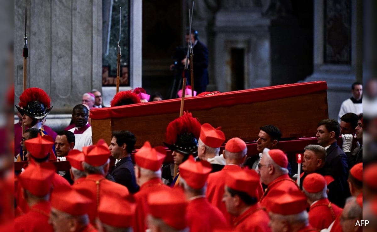 Ватикана Сити Свети виж Откритият ковчег на папа Франциск беше