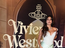 Janhvi Kapoor Is All Glitz And Glam In An Embellished Silver Bodycon Gown Janhvi Kapoor Is All Glitz And Glam In An Embellished Silver Bodycon Gown
