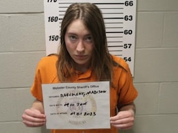 US Woman Finds Texts From Other Women On Partner's Phone, Shoots Him Dead US Woman Finds Texts From Other Women On Partner's Phone, Shoots Him Dead