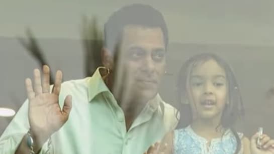 सलमान खान कैसे देते हैं भांजे-भांजियों को ईदी, वीडियो में दिखा दबंग स्टार का ये अंदाज