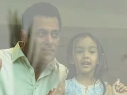 सलमान खान कैसे देते हैं भांजे-भांजियों को ईदी, वीडियो में दिखा दबंग स्टार का ये अंदाज सलमान खान कैसे देते हैं भांजे-भांजियों को ईदी, वीडियो में दिखा दबंग स्टार का ये अंदाज