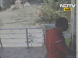 Pune Crime: पुण्यात धाडसी दरोडा! प्लास्टिकची बंदूक घेऊन आले, 2 मिनिटात 25 तोळे सोने पळवले.. Pune Crime: पुण्यात धाडसी दरोडा! प्लास्टिकची बंदूक घेऊन आले, 2 मिनिटात 25 तोळे सोने पळवले..