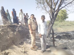 Rajasthan: किसान का घर जलकर हुआ खाक, रोटी के पड़े लाले... 7 बकरियां भी जिंदा जलीं Rajasthan: किसान का घर जलकर हुआ खाक, रोटी के पड़े लाले... 7 बकरियां भी जिंदा जलीं